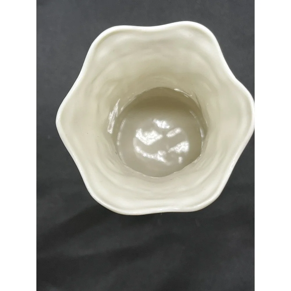 Irish Belleek Classic Green Clovers/Flowers hand-painted VASE - Vintage    *22AQ